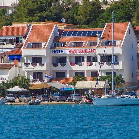 House Hotel Plava Laguna Тисно Екстериор снимка