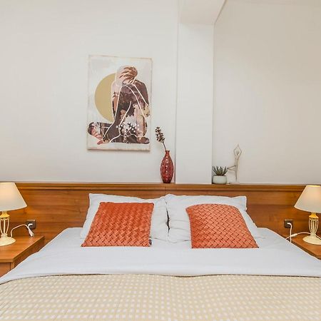 House Hotel Plava Laguna Тисно Екстериор снимка