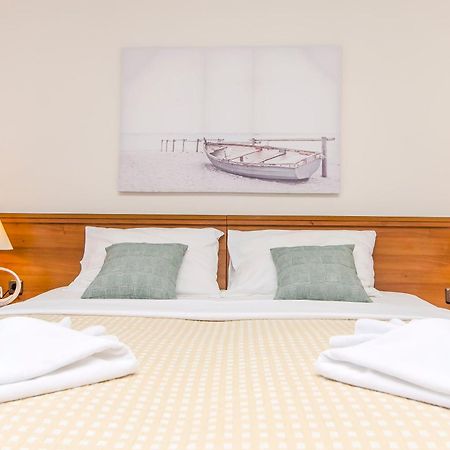 House Hotel Plava Laguna Тисно Екстериор снимка