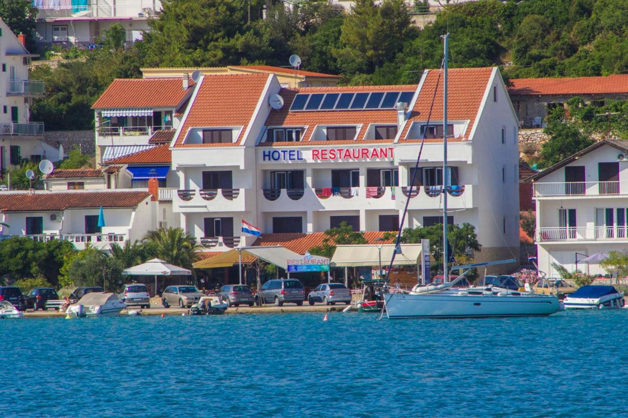 House Hotel Plava Laguna Тисно Екстериор снимка