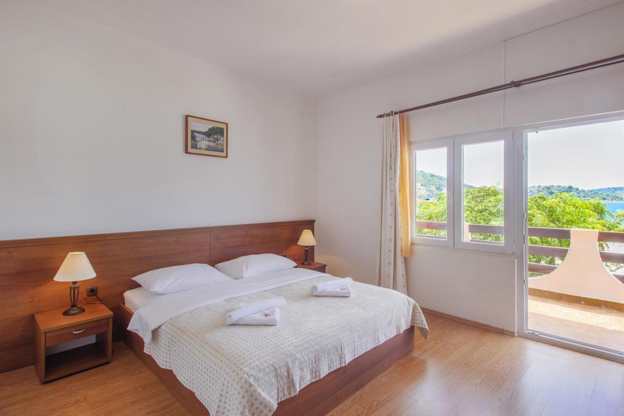 House Hotel Plava Laguna Тисно Стая снимка