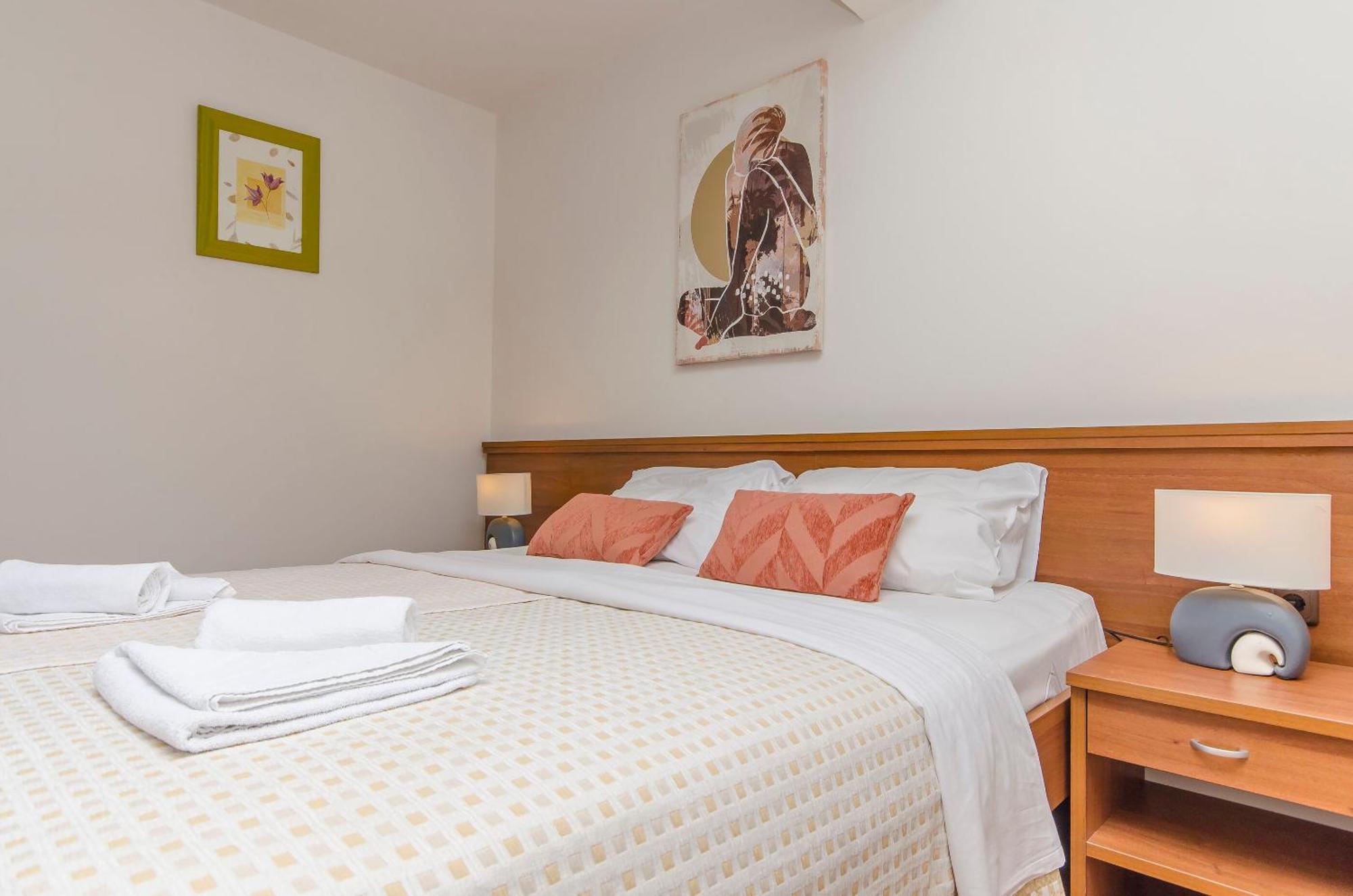House Hotel Plava Laguna Тисно Екстериор снимка