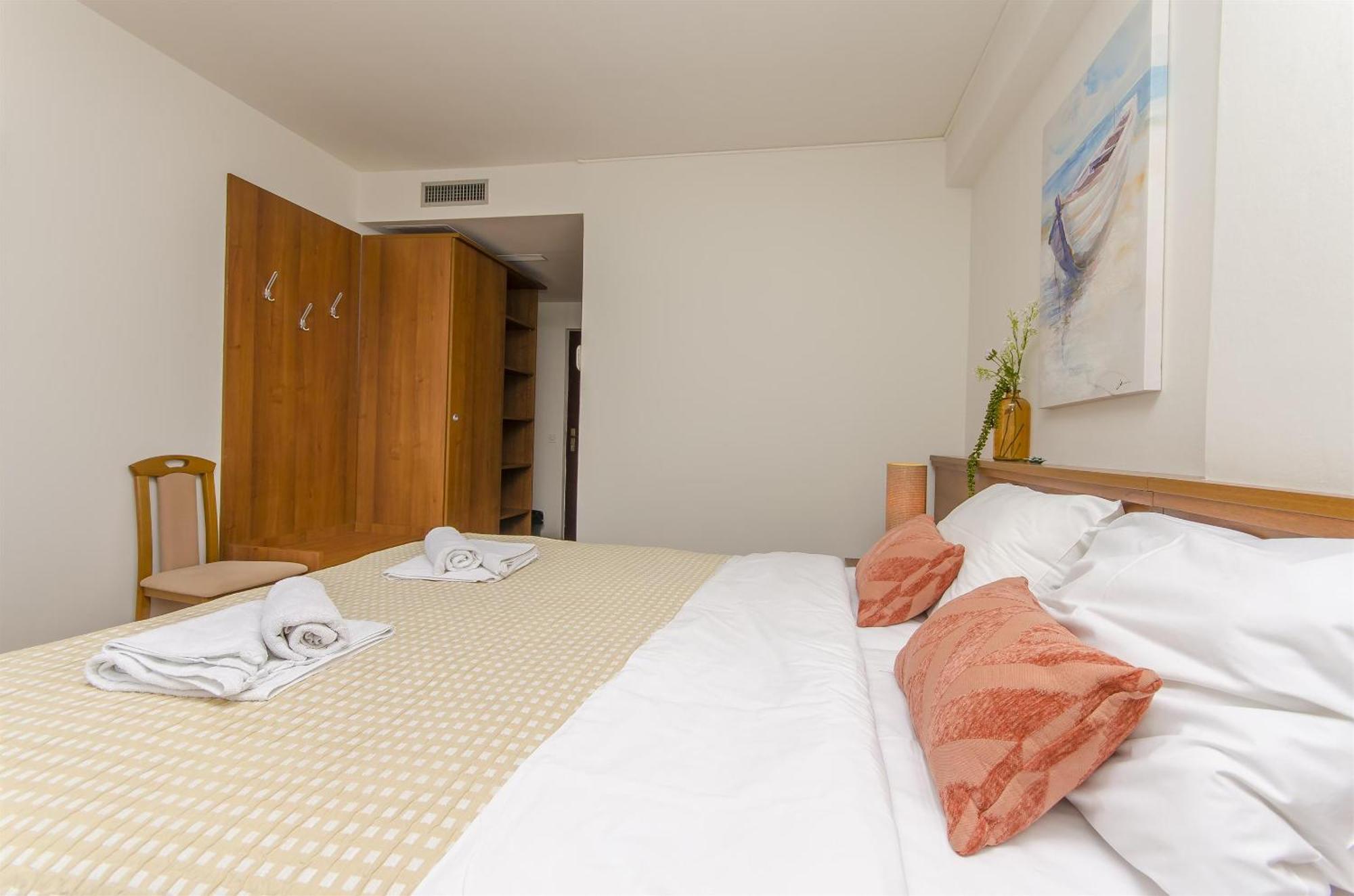House Hotel Plava Laguna Тисно Екстериор снимка