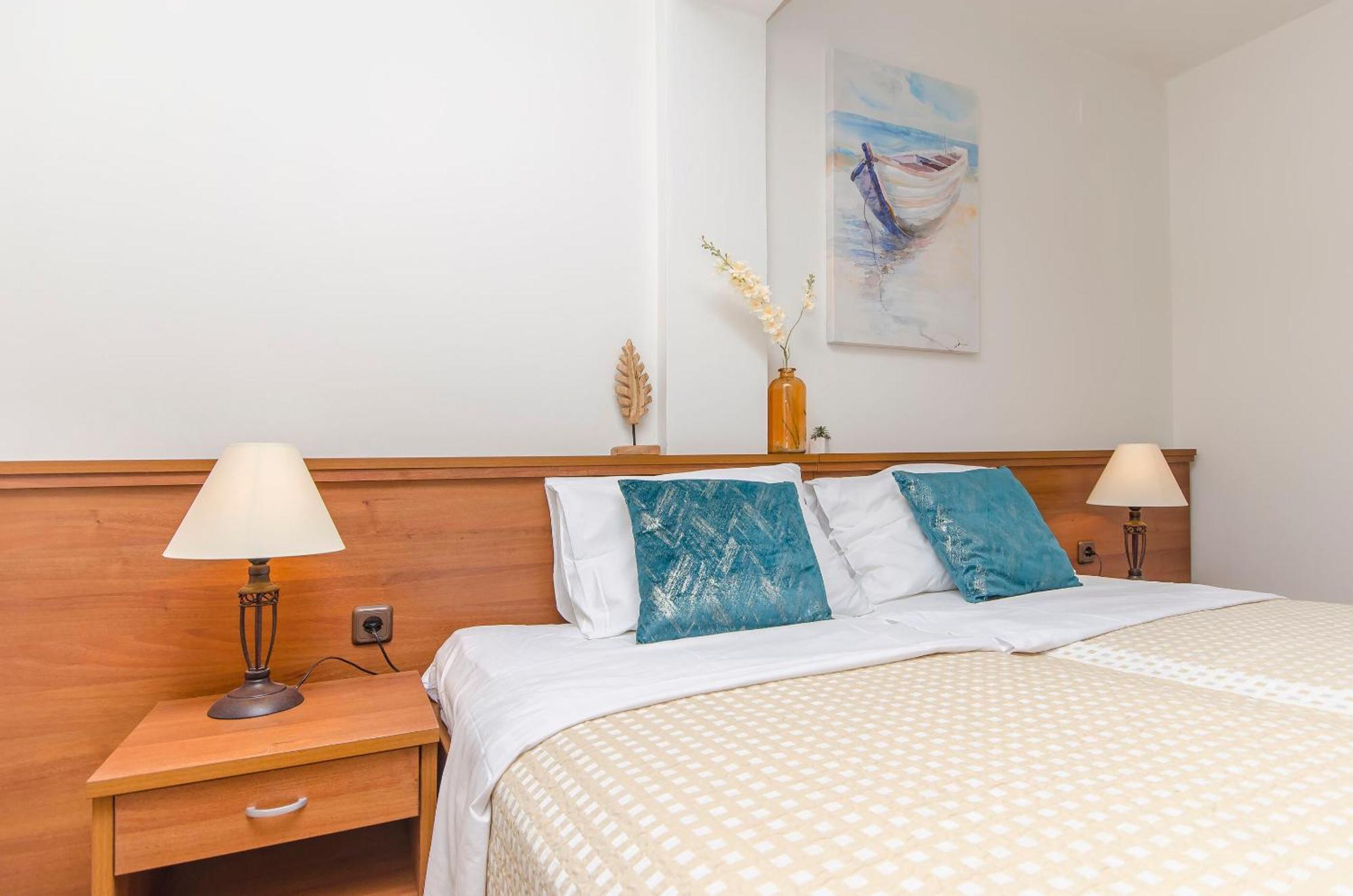 House Hotel Plava Laguna Тисно Екстериор снимка