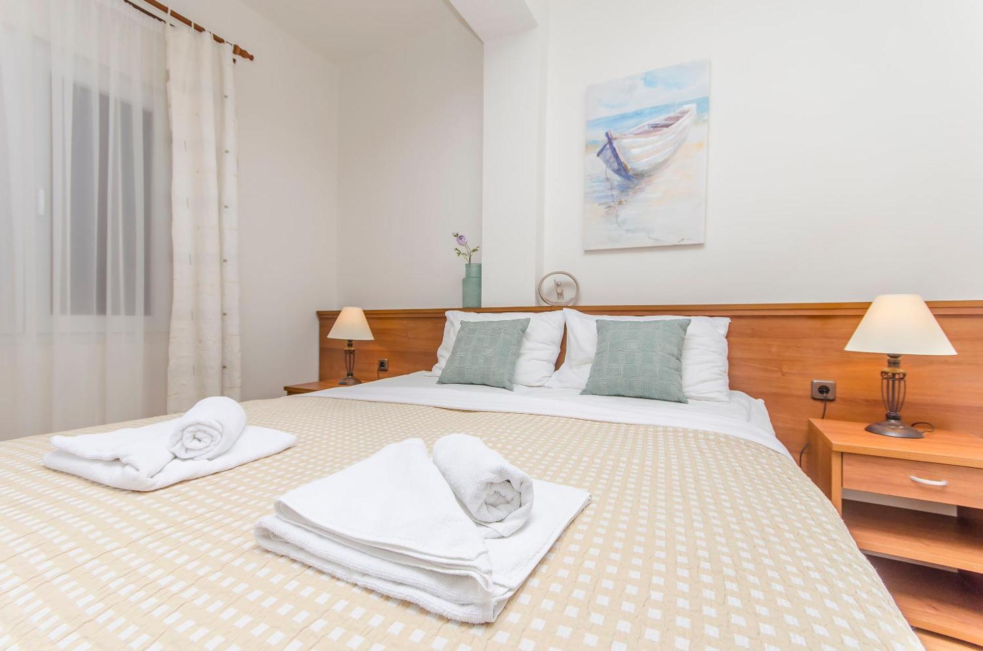 House Hotel Plava Laguna Тисно Екстериор снимка