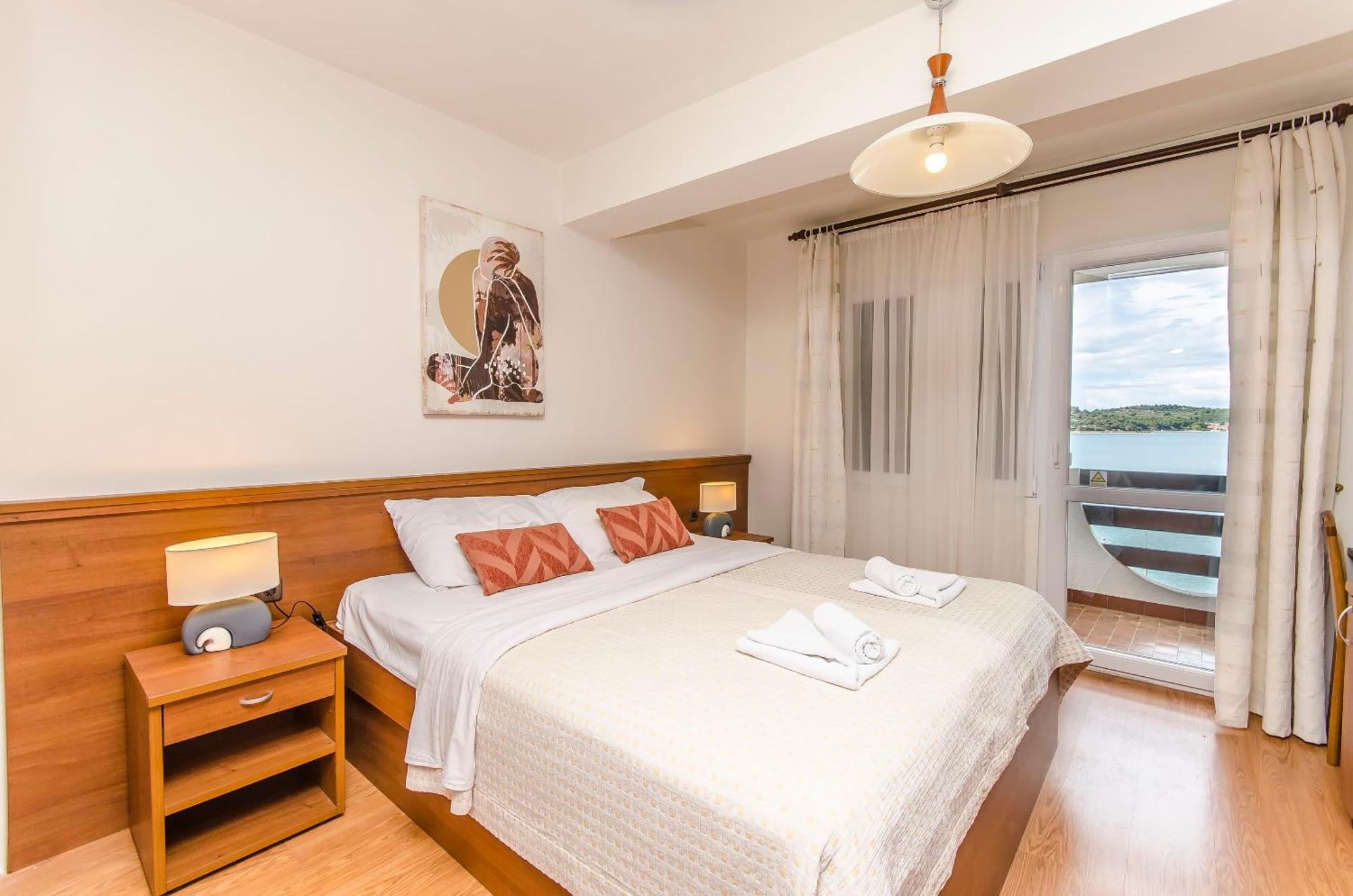 House Hotel Plava Laguna Тисно Екстериор снимка