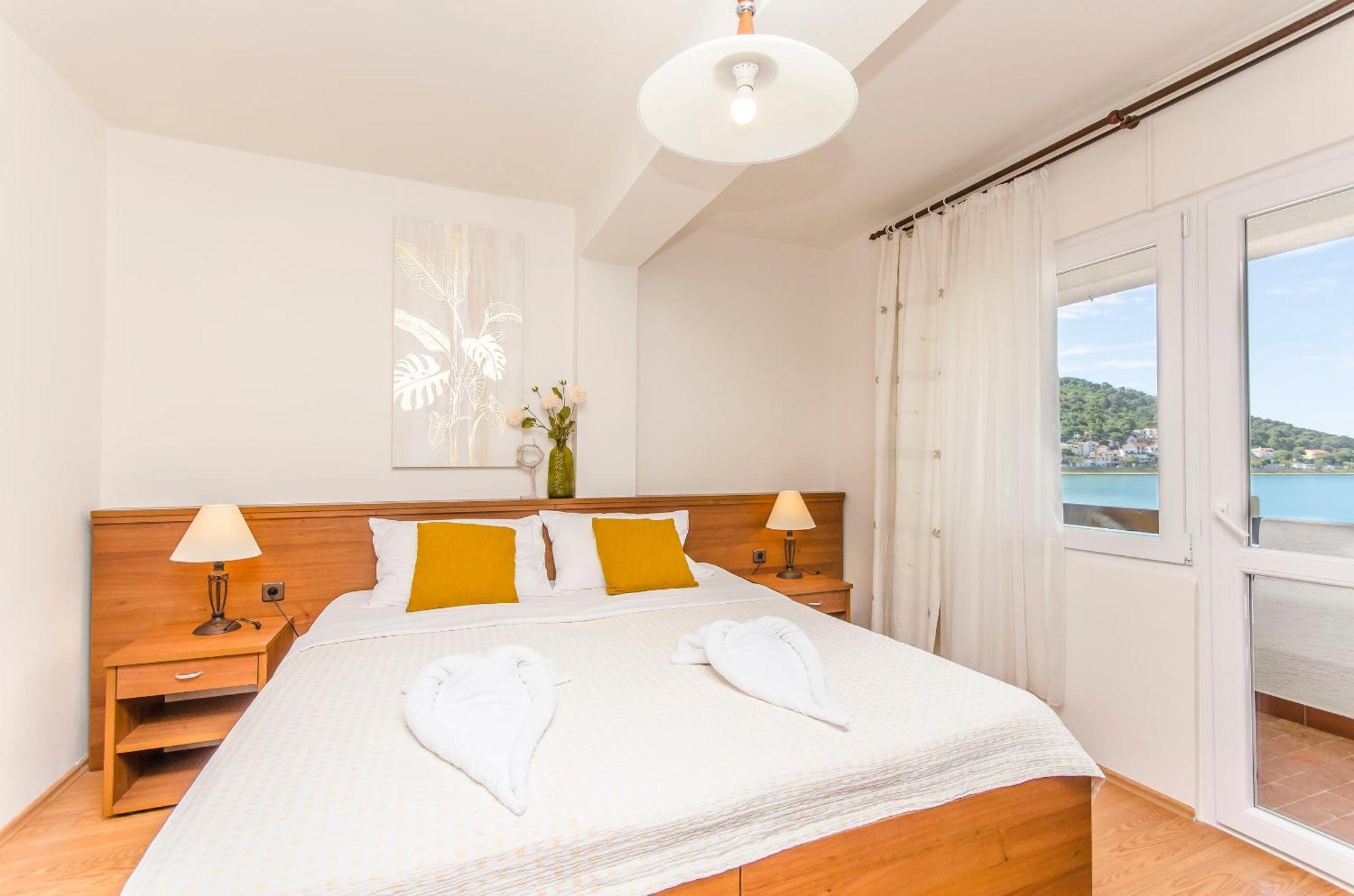 House Hotel Plava Laguna Тисно Екстериор снимка