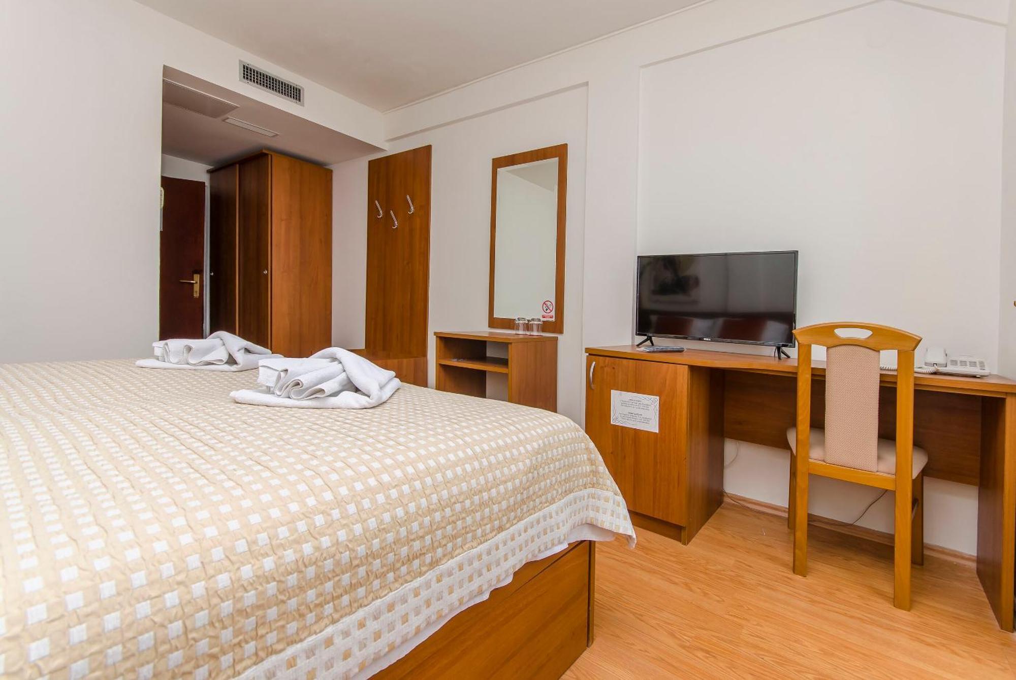 House Hotel Plava Laguna Тисно Екстериор снимка