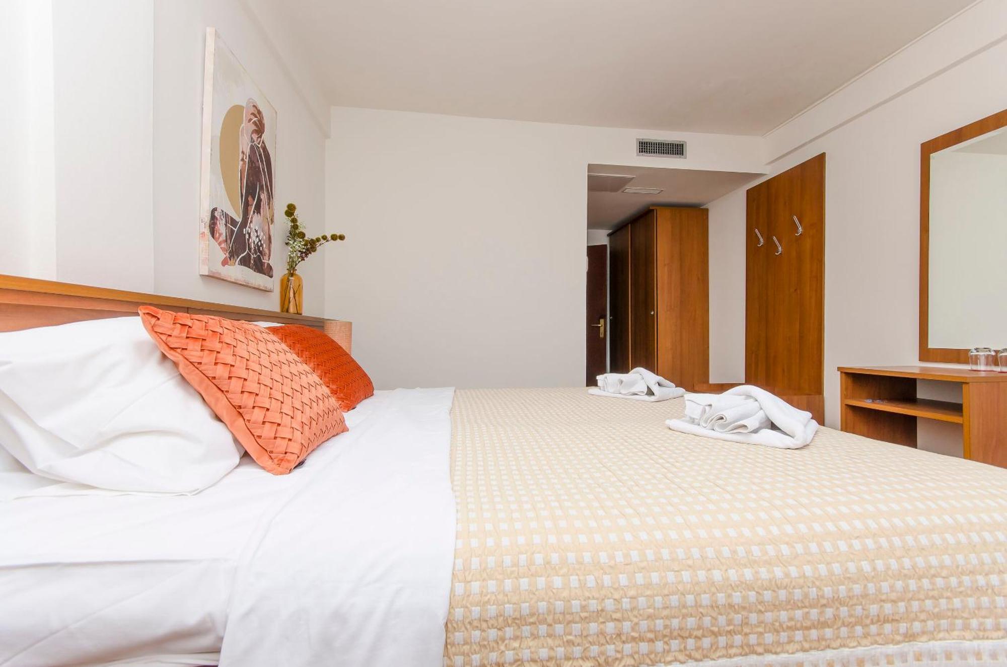 House Hotel Plava Laguna Тисно Екстериор снимка