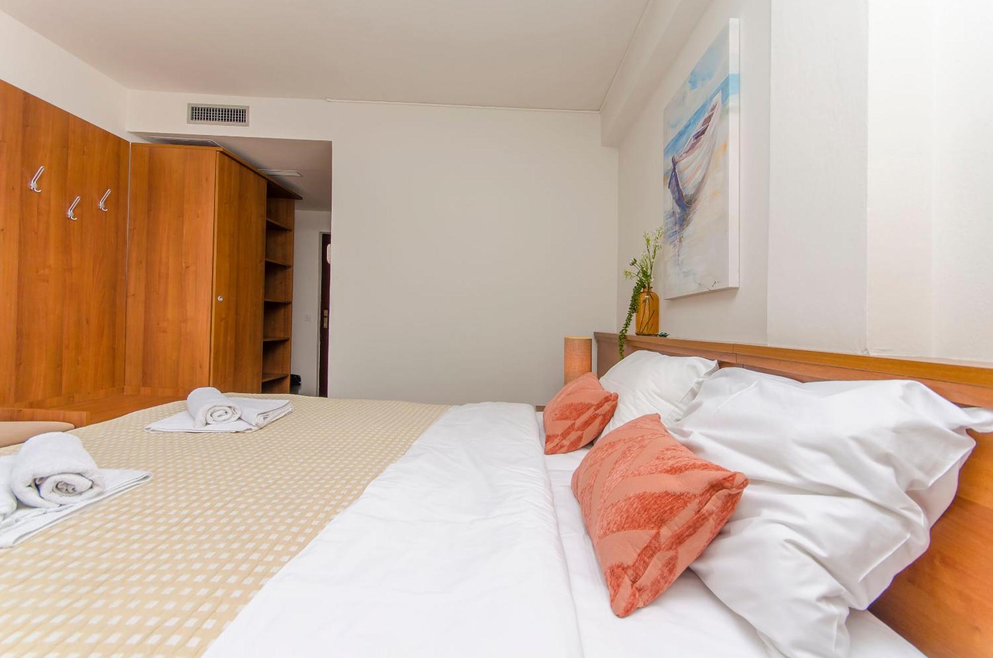 House Hotel Plava Laguna Тисно Екстериор снимка