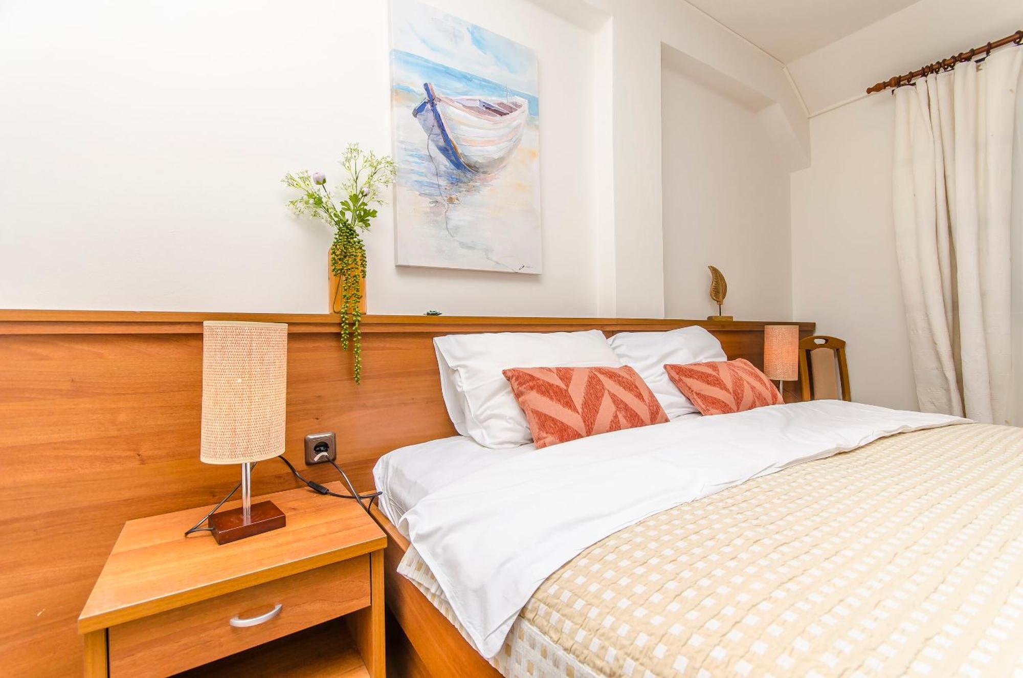 House Hotel Plava Laguna Тисно Екстериор снимка