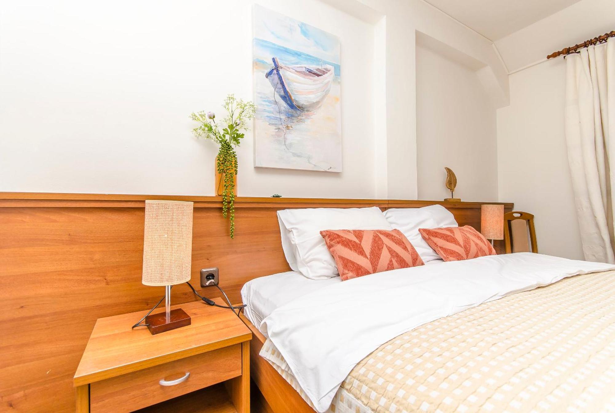 House Hotel Plava Laguna Тисно Екстериор снимка