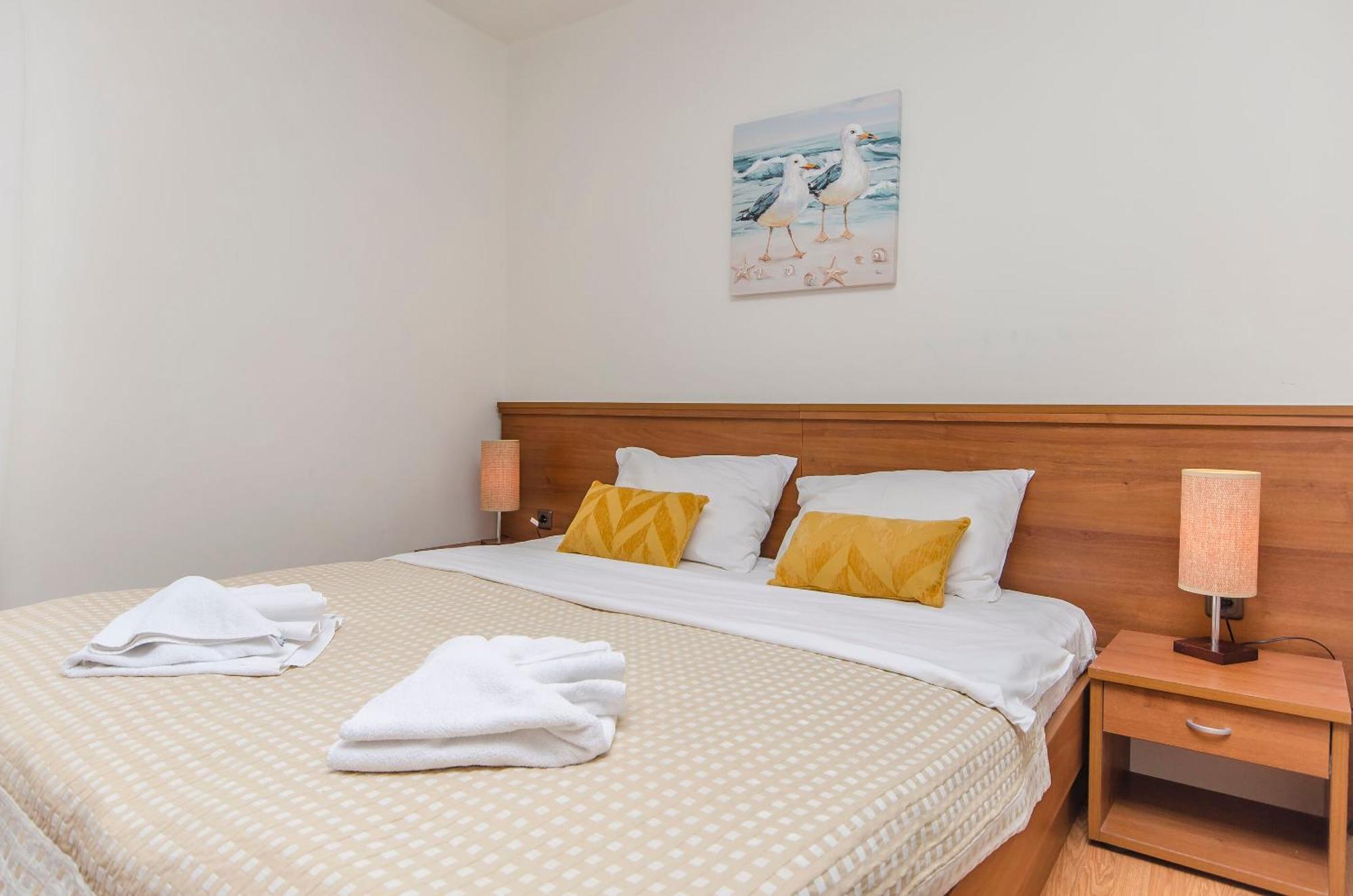 House Hotel Plava Laguna Тисно Екстериор снимка