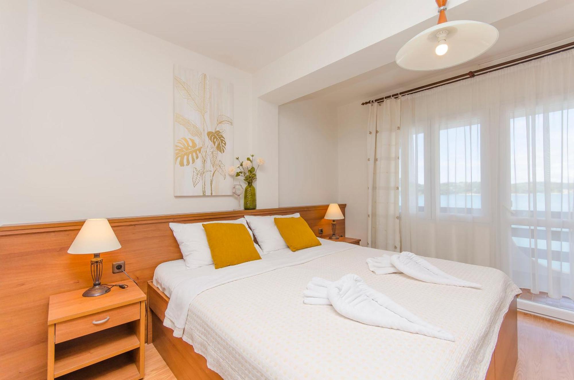 House Hotel Plava Laguna Тисно Екстериор снимка