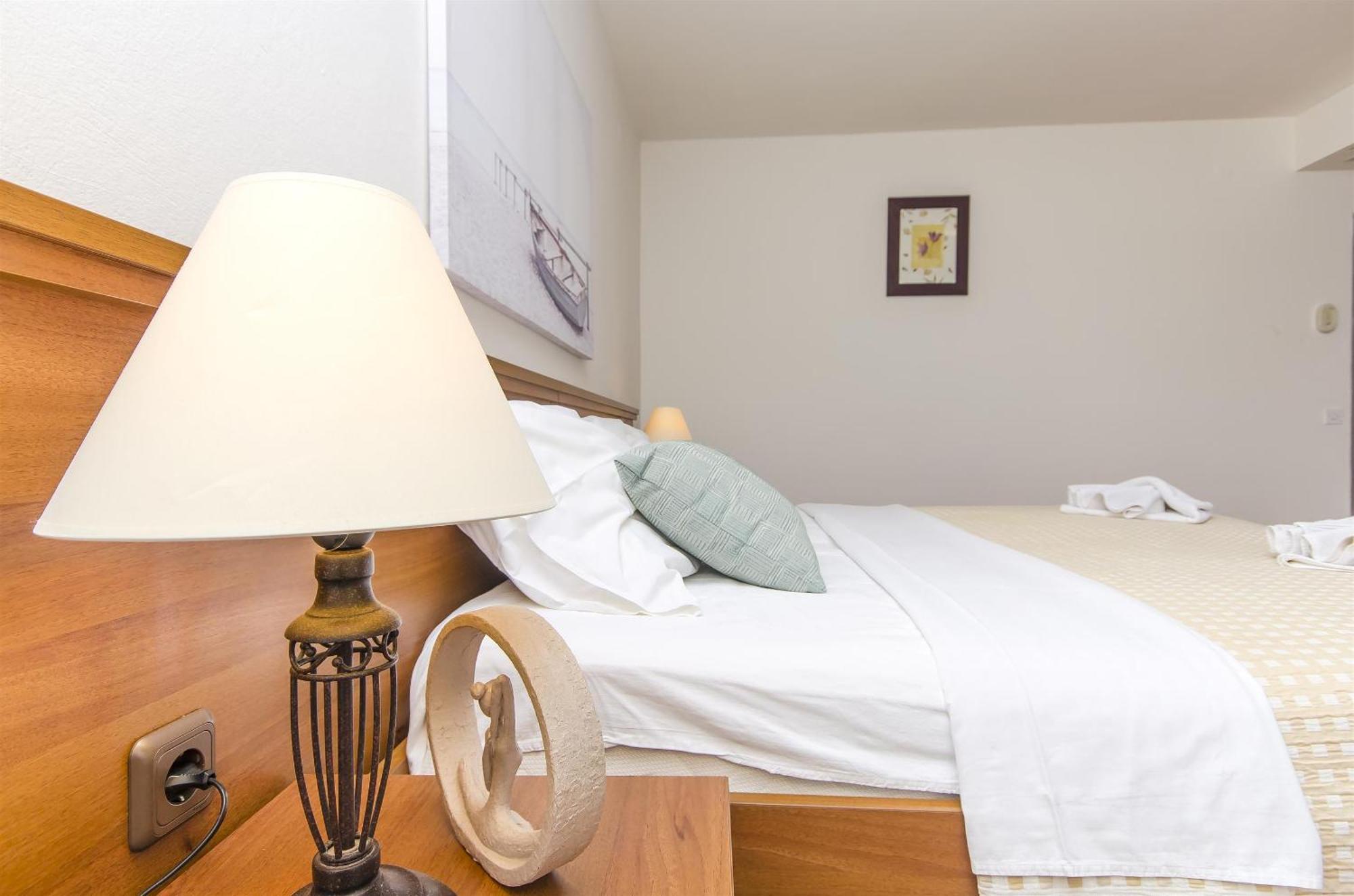 House Hotel Plava Laguna Тисно Екстериор снимка