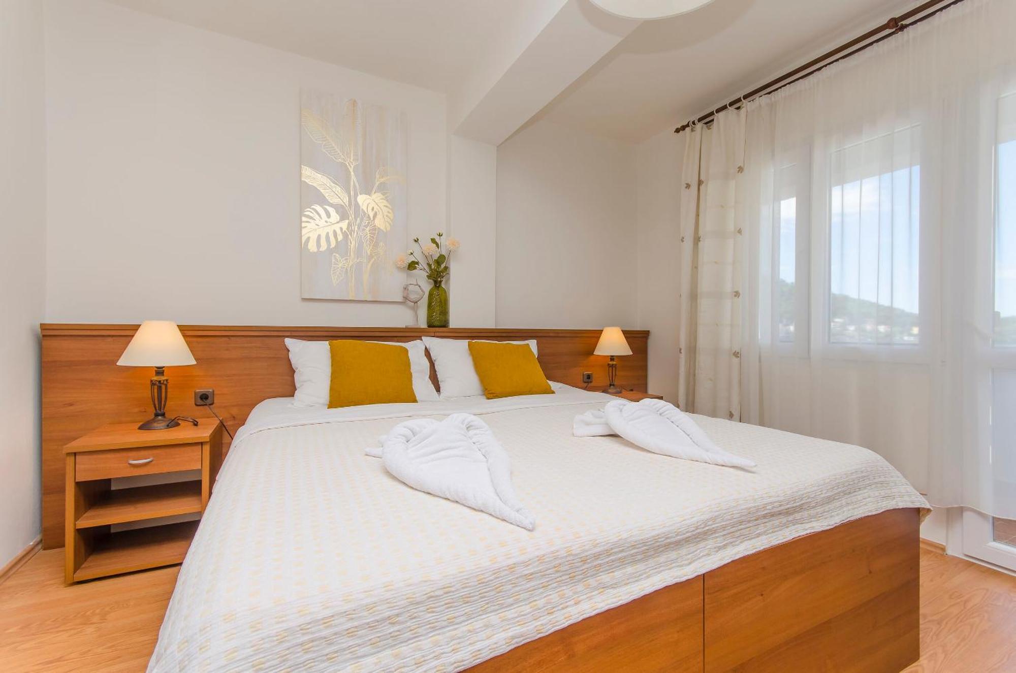House Hotel Plava Laguna Тисно Екстериор снимка