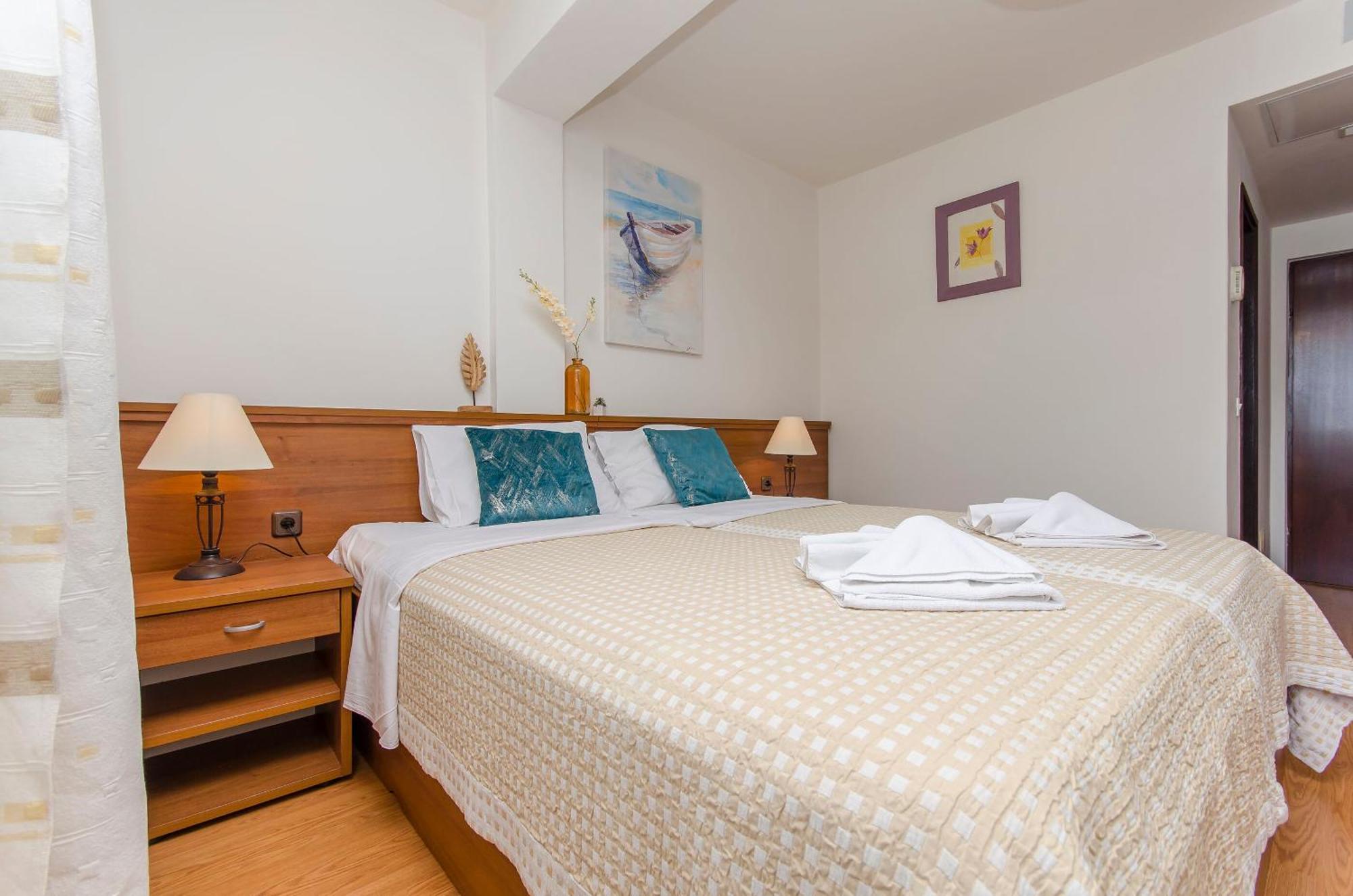 House Hotel Plava Laguna Тисно Екстериор снимка