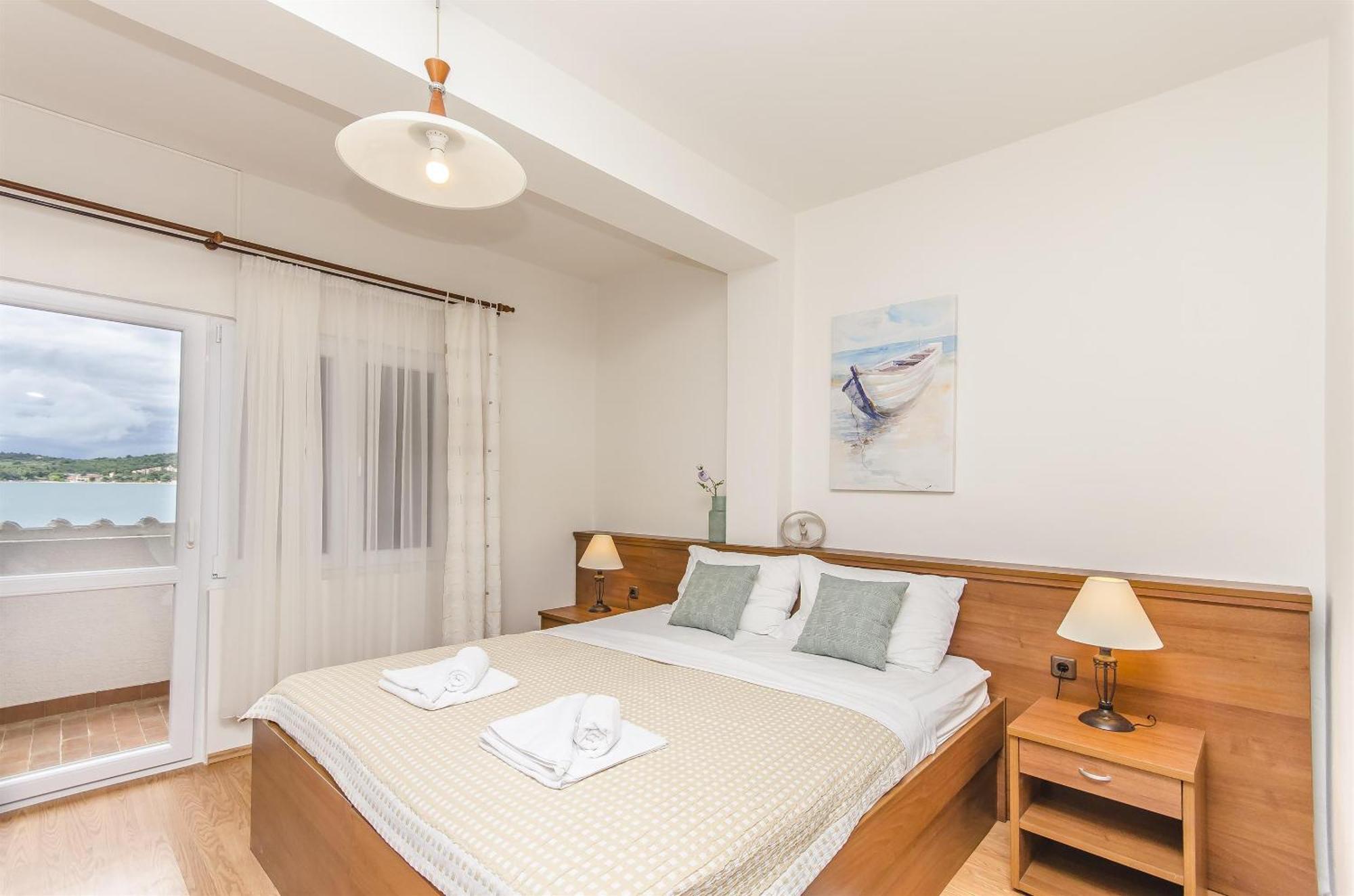 House Hotel Plava Laguna Тисно Екстериор снимка