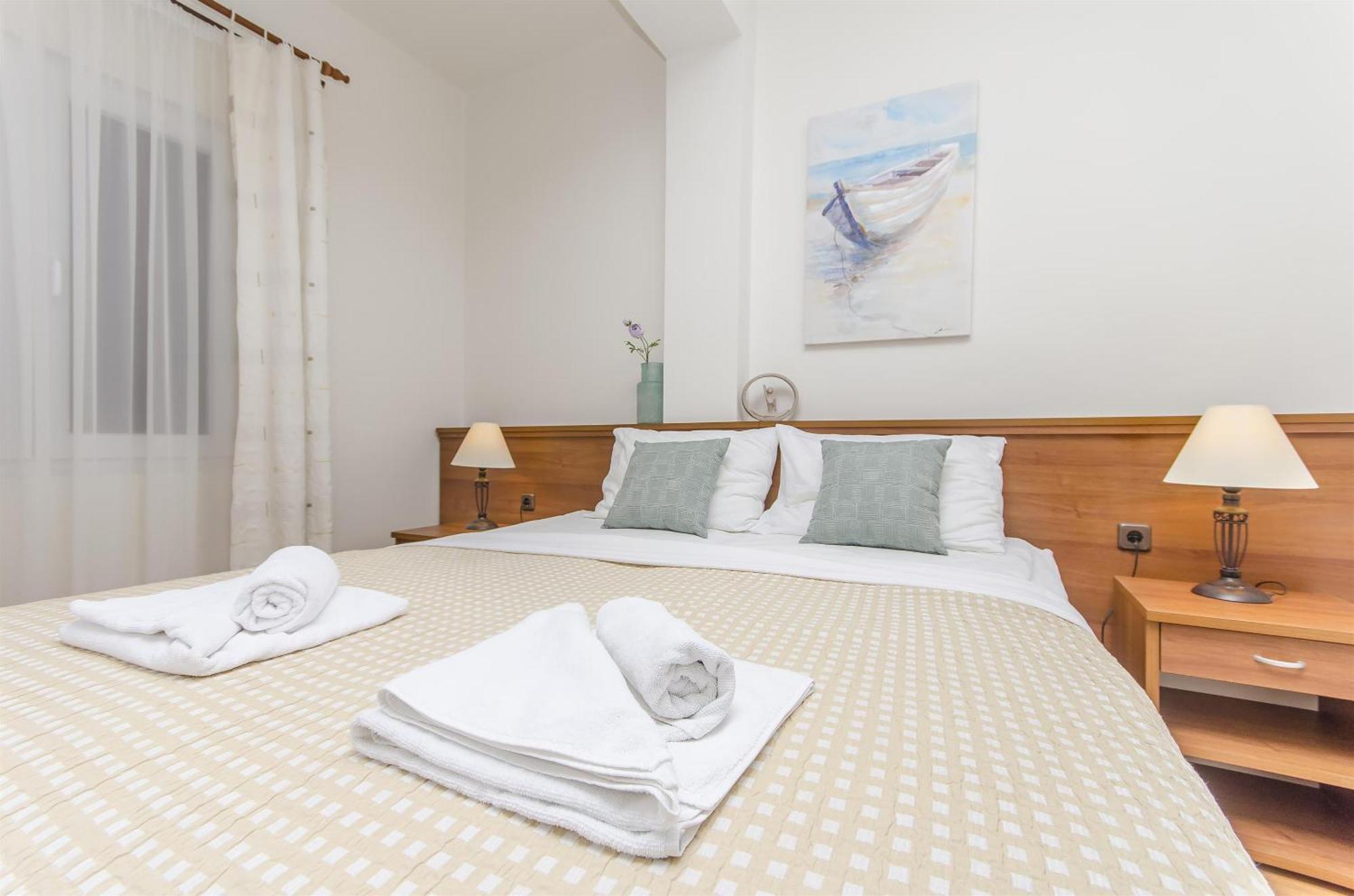 House Hotel Plava Laguna Тисно Екстериор снимка